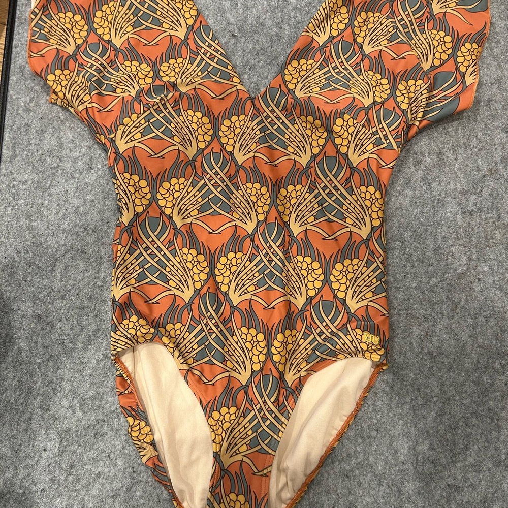 Albion Destiny One Piece Swimsuit size small. SOLD OUT
